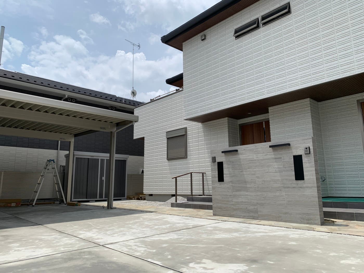 洗練されたシンプルモダンスタイルの外構施工事例